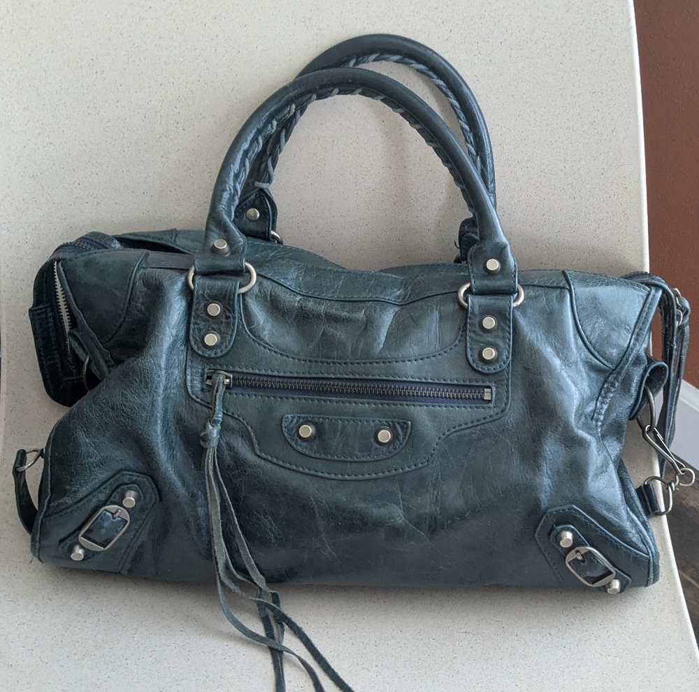 Elegant Blue Leather Handbag